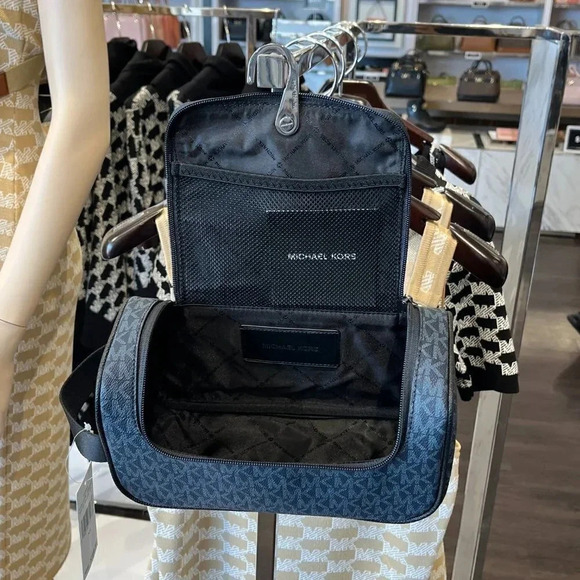 MICHAEL KORS OUTLET Cooper Logo Toiletry Kit ADMRL/PLBLUE - Picture 8 of 10